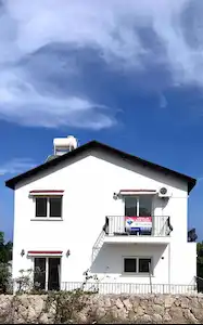 GİRNE ESENTEPE MERKEZ’DE GÜNEY CEPHELİ 4+1 KİRALIK VİLLA | 150 M² NET