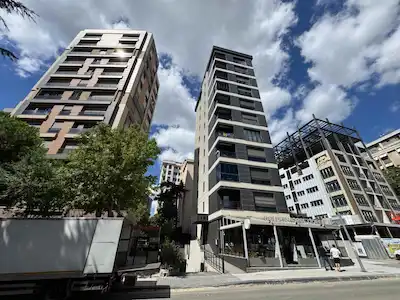 SUADİYE AYŞEÇAVUŞ CAD. 3+1 KATTA TEK DAİRE KAPALI OTOPARKLI