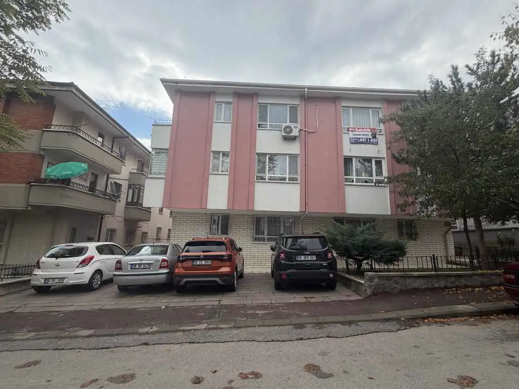 ÇANKAYA DİKMEN AŞIK VEYSEL CADDESİNDE 3+1 SATILIK DAİRE