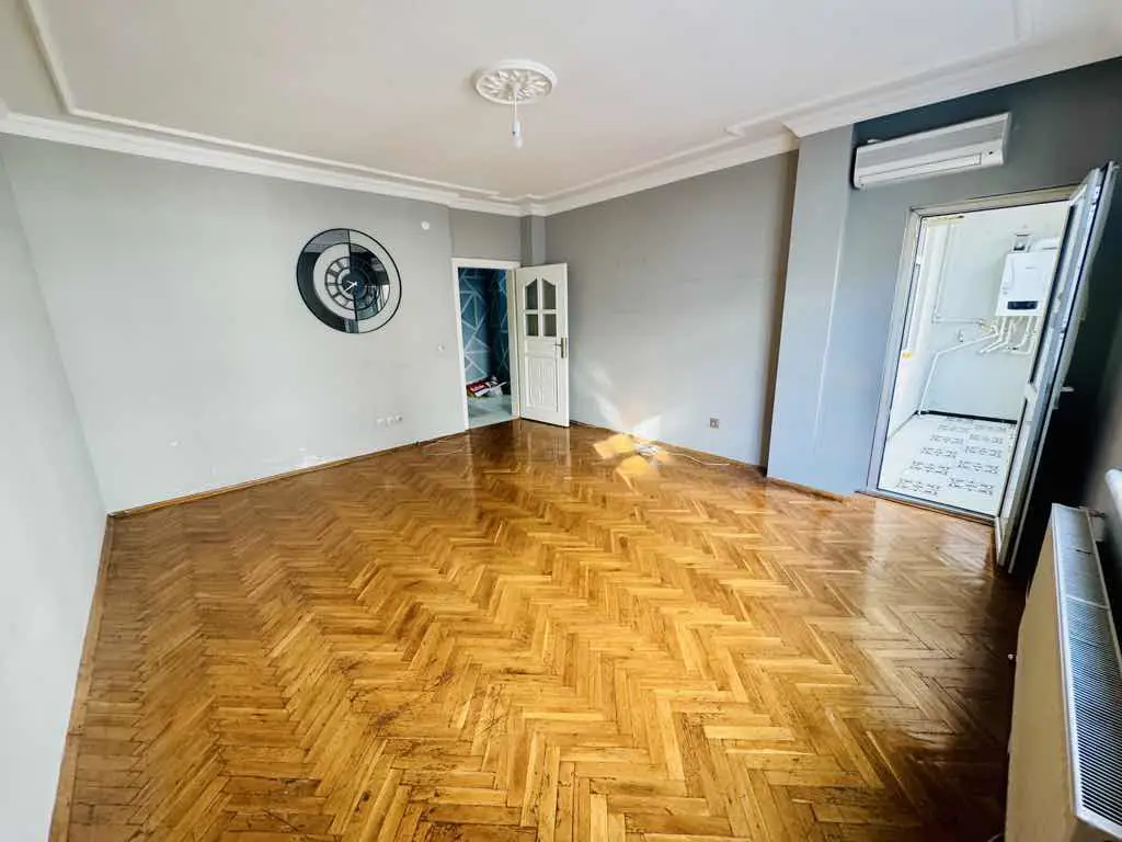 KAYNARCA GİRNE CADDESİNDE MERKEZİ KONUMDA 1. KAT 2+1 DAİRE