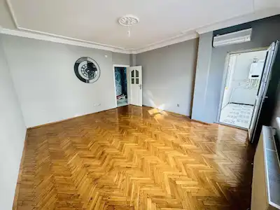 KAYNARCA GİRNE CADDESİNDE MERKEZİ KONUMDA 1. KAT 2+1 DAİRE