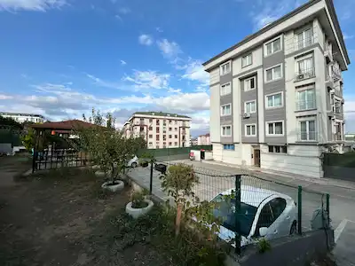MURATÇEŞMEDE KISA KATLI BİNADA MASRAFSIZ SATILIK 2+1 DAİRE!