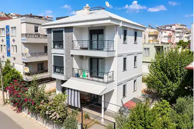 EFELER MAHALLESİNDE, 2 YAŞINDA KOMPLE SATILIK BİNA