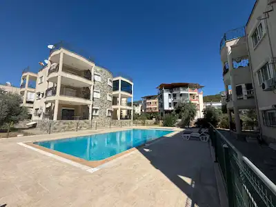 MERKEZİ KONUMLU , HAVUZLU SİTE İÇİ ,BAHÇE KAT 3+1 DAİRE