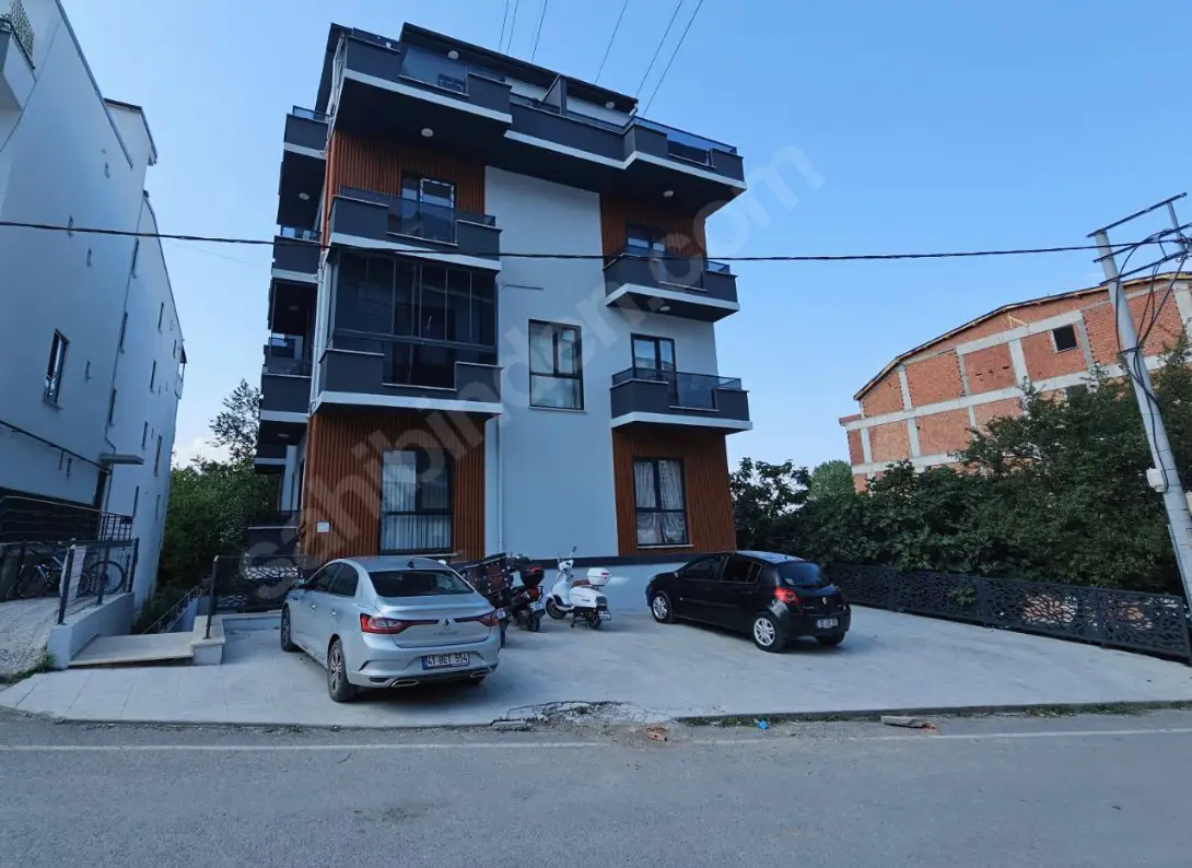 REMAX MYRADAN ASANSÖRLÜ İSKANLI TAM YATIRIM FIRSATI 1+1 DAİRE