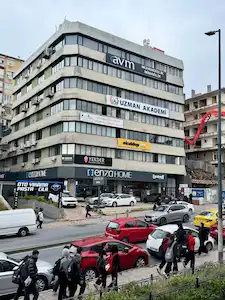 ÜSKÜDAR CUMHURİYET CADDESİ ÜZERİNDE SATILIK İŞ MERKEZİ