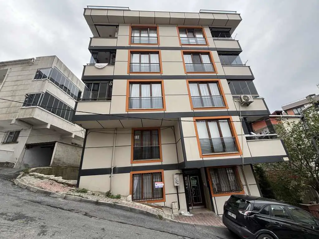 EYÜPSULTAN ŞEKERPARE SOKAK’TA ÖN CEPHE, KİRACILI 1+1 SATILIK DAİRE