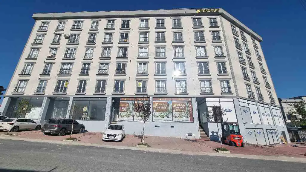 HADIMKÖY BİRUNİ CADDESI'NDE SATILIK 3+1 DAİRE