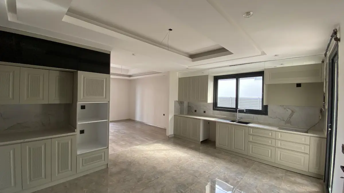 DÖNÜMLÜDE ÖN SIRA KENAR KONUMDA KİRALIK 6,5+1 LÜKS VİLLA