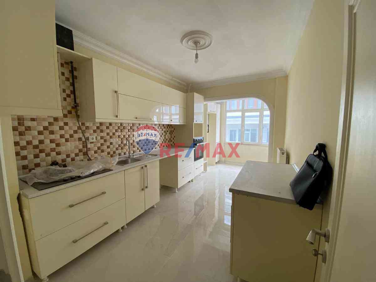 DENİZ MANZARALI ARA KAT MERKEZİ KONUM ADLİYE YAKINI 3+1