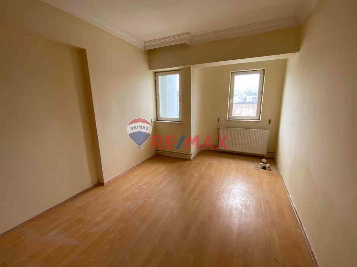 DENİZ MANZARALI ARA KAT MERKEZİ KONUM ADLİYE YAKINI 3+1