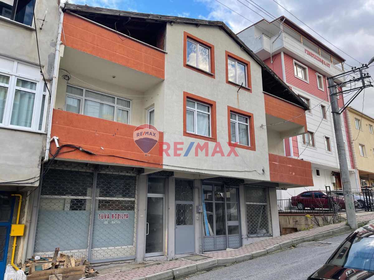 ÇAYIROVA ÖZGÜRLÜK MAH. 2 DÜKKAN 2 DAIRE KOMPLE SATILIK BINA