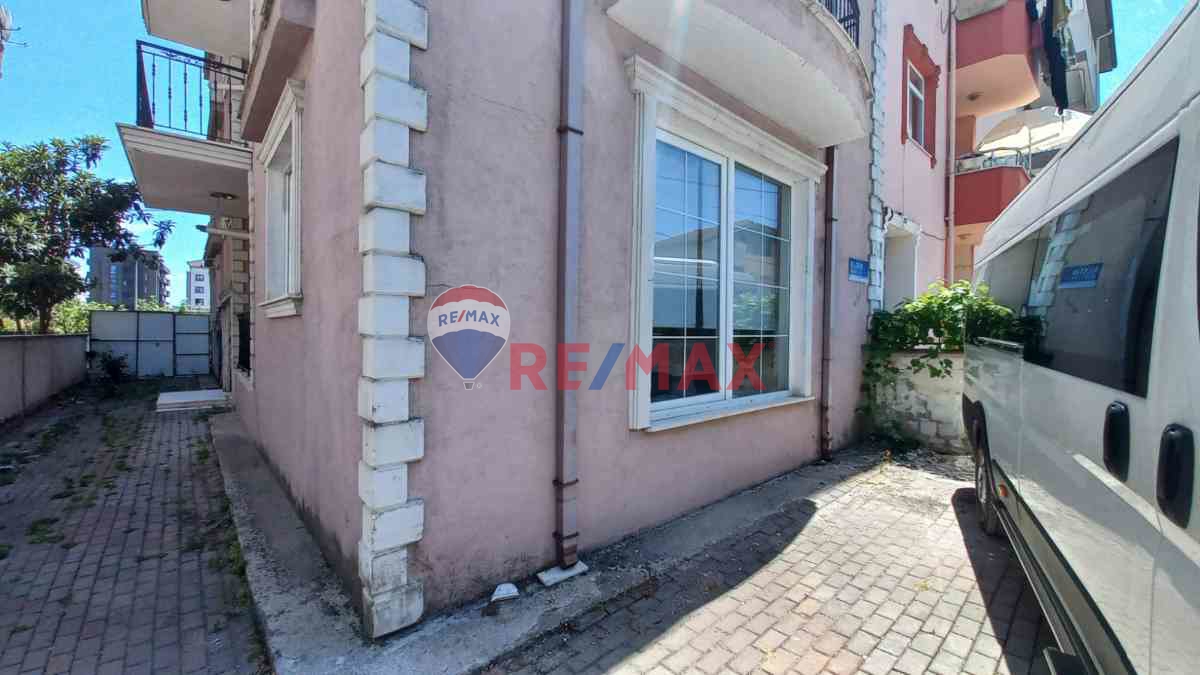 IZMIT YENIŞEHIR MAH 2+1 GENIŞ BAHÇE KULLANIMLI KIRALIK OFIS 