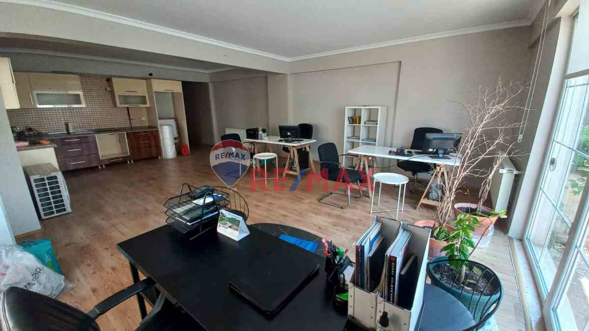 IZMIT YENIŞEHIR MAH 2+1 GENIŞ BAHÇE KULLANIMLI KIRALIK OFIS 