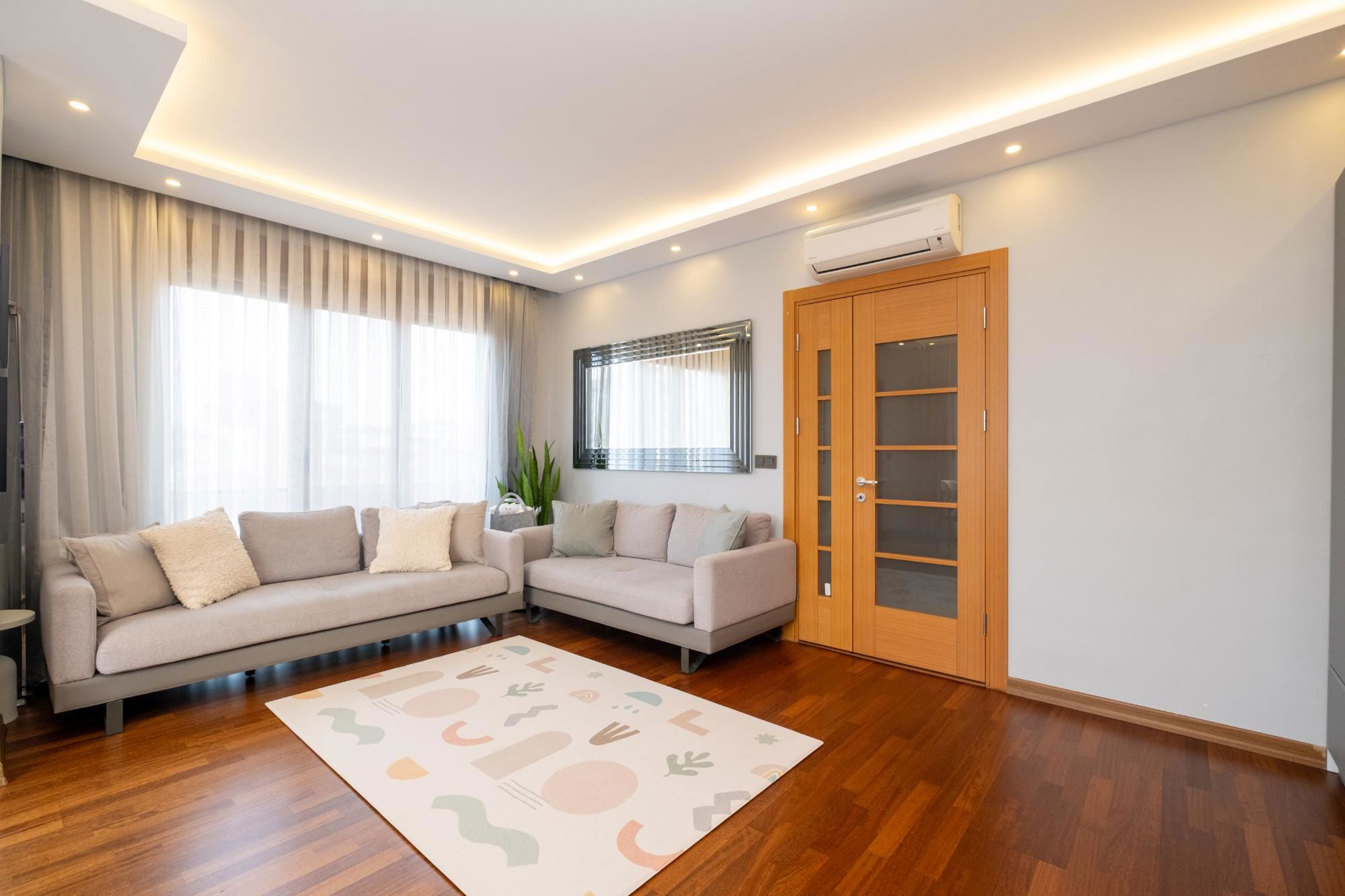 ERENKÖY ÖMERPAŞA'DA BALKONLU İÇ MIMARLA DIZAYN EDILMIŞ FERAH 3+1