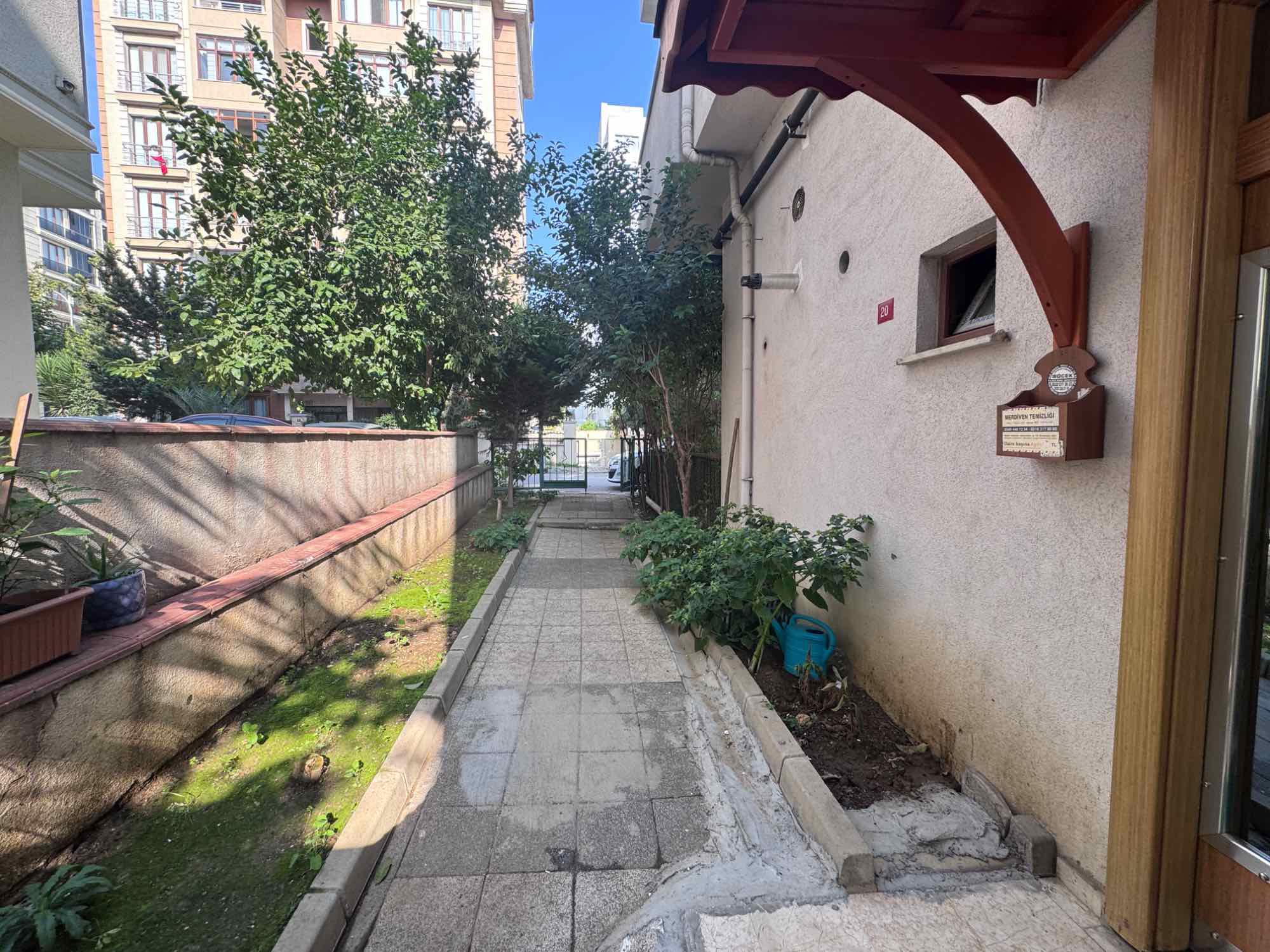 CEVİZLİ DE 2+1 ARAKAT CADDE CEPHELİ KİRALIK DAİRE