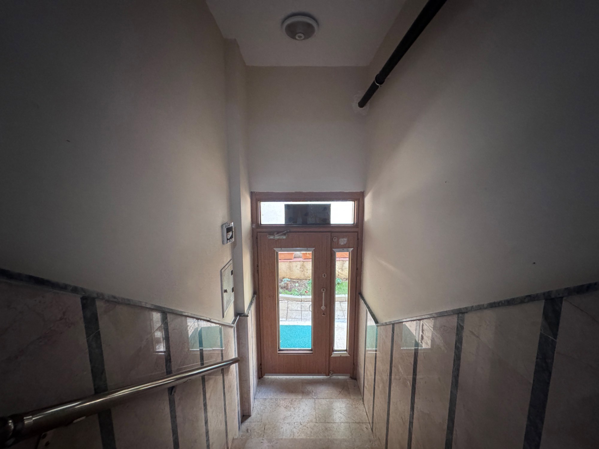 CEVİZLİ DE 2+1 ARAKAT CADDE CEPHELİ KİRALIK DAİRE