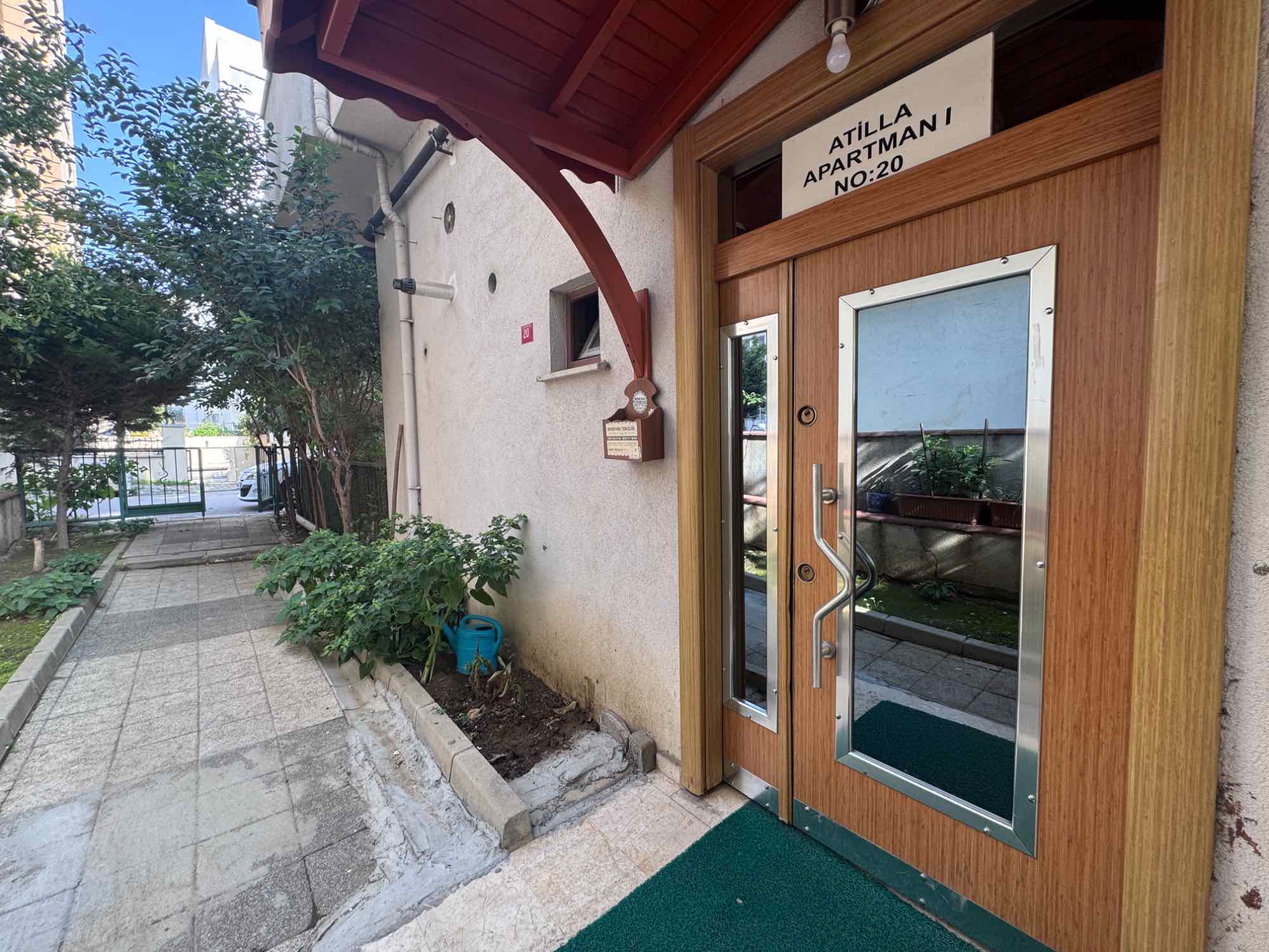 CEVİZLİ DE 2+1 ARAKAT CADDE CEPHELİ KİRALIK DAİRE