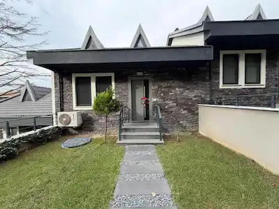 ZEKERİYAKÖY CADDESİ'NDE SATILIK MÜSTAKİL EV 