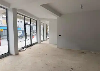 ÇEKMEKÖY TAŞDELEN'DE CADDE CEPHELİ YÜKSEK POTANSİYELLİ DÜKKAN