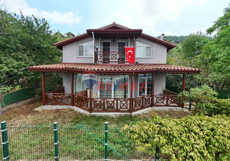 BAŞİSKELE BAHÇECİK’TE DENİZ MANZARALI MÜSTAKİL VİLLA!