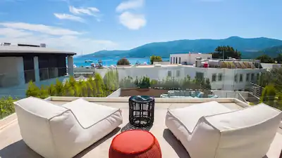 DENİZE YÜRÜME MESAFESİNDE 677M² ARSA İÇİNDE 6+1 VİLLA