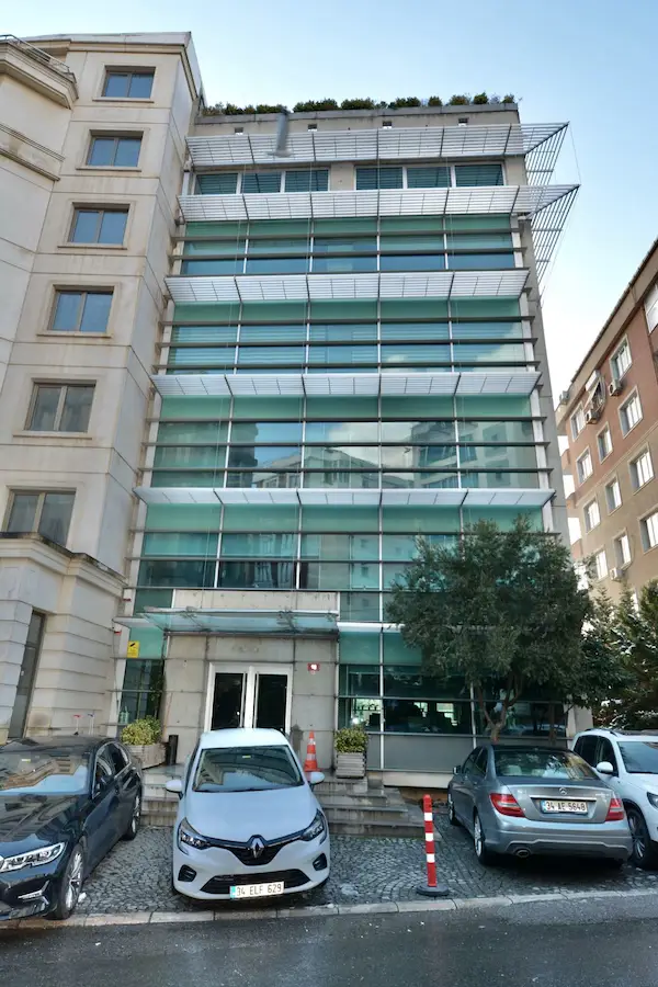 BOSTANCI KOSİFLER PLAZAYA KOMŞU SATILIK 1.500 M2 PLAZA 3