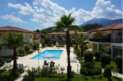 KEMER ÇAMYUVA 'DA KİRALIK 2+1 EŞYALI, HAVUZLU, SİTE İÇİNDE DAİRE