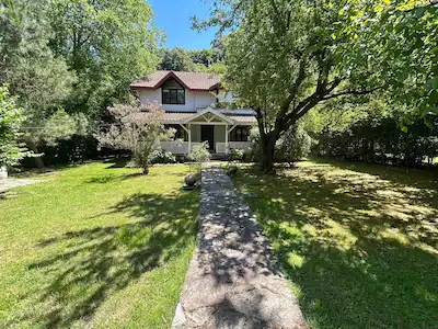 SAPANCA YANIK'DA 2500 M2 ARSA İÇERISINDE MÜSTAKIL HAVUZLU VILLA