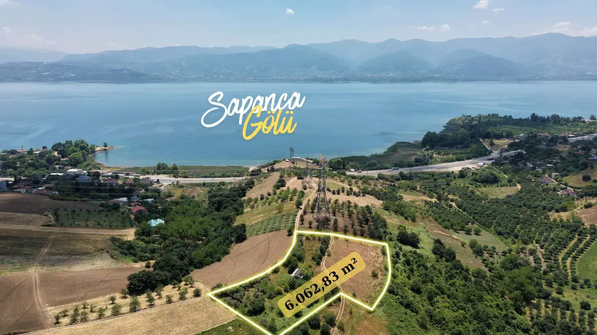 SERDİVAN'DA GÖL MANZARALI | ELEKTRİK-SU | KAYITLI YAPILI 6.062M²