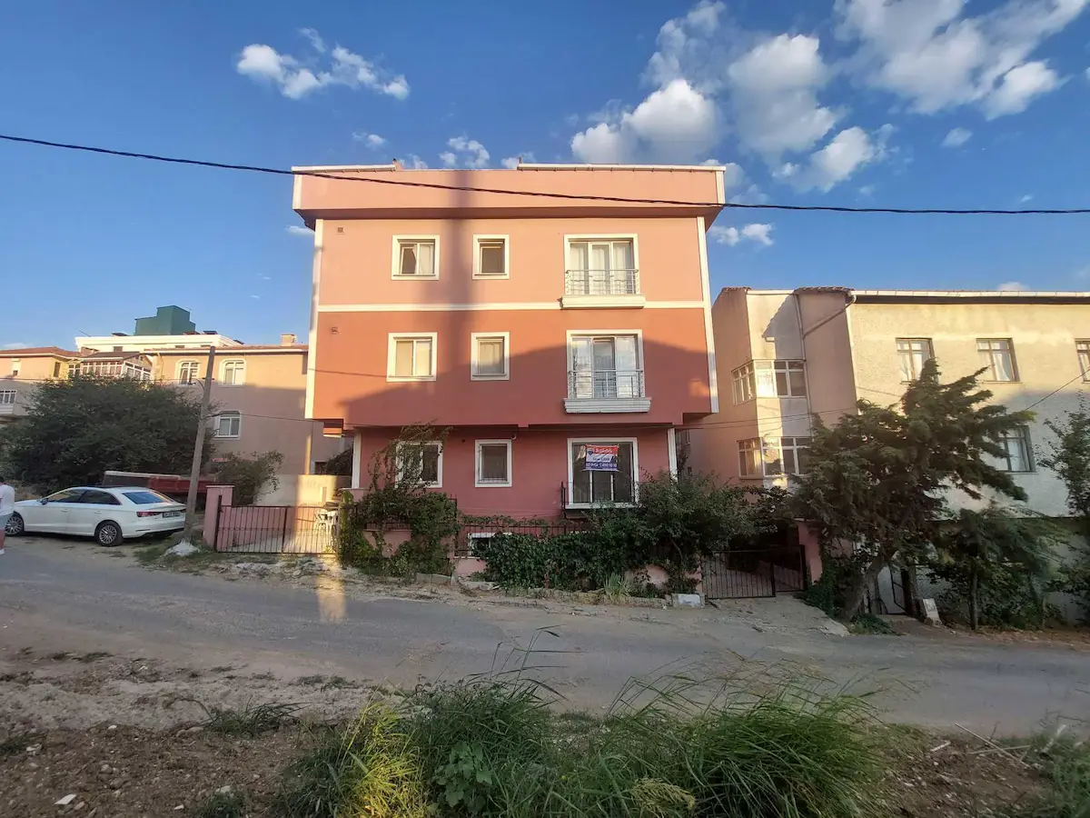 BÜYÜKÇEKMECE BAHÇELIEVLER 2+1 SATILIK DAIRE 2