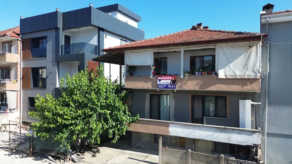 REMAX MAVI RIDVAN GEDİKTEN 147 M2 ARSA IÇINDE 220 M2 SATILIK 2 KATLI MÜSTAKİL MÜLK