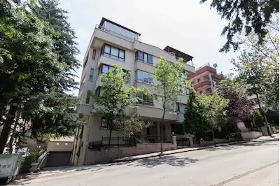ÇANKAYA HİLAL MAH.’DE 4+1 | 130 M² NET | 3 CEPHELİ, BALKONLU, KAT MÜLKİYETLİ