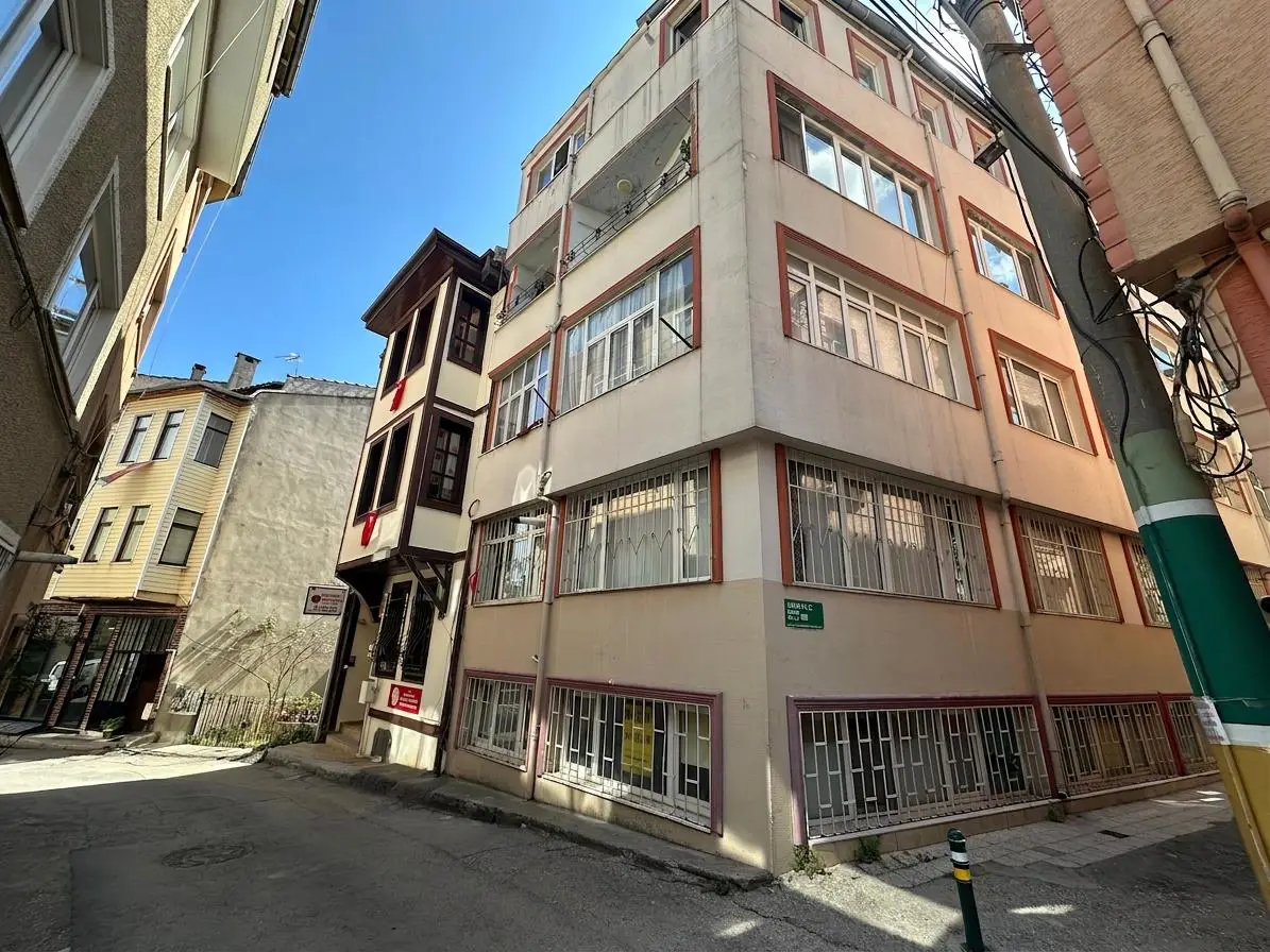 REMAX BEYAZ OSMANGAZİ SETBAŞI HOCAALİZADE’DE SATILIK 3+1 DAIRE