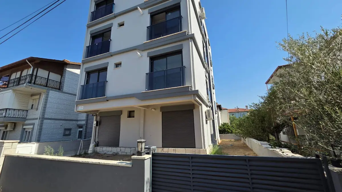 SEFERİHİSAR YERDEN ISITMALI YATIRIMLIK 1+1 SATILIK FIRSAT DAİRE