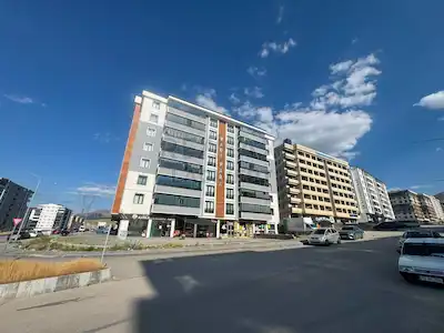 RE/MAX LACİVERT'TEN YILDIZKENT SATILIK 4+1 DAİRE