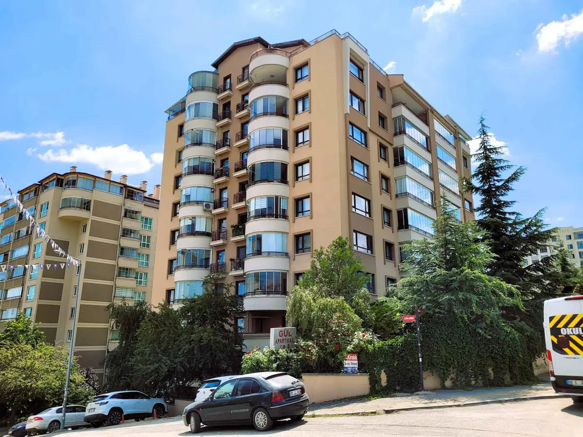 ÖVEÇLER 1238.CADDE DE 3+1 BAKIMLI DAİRE..