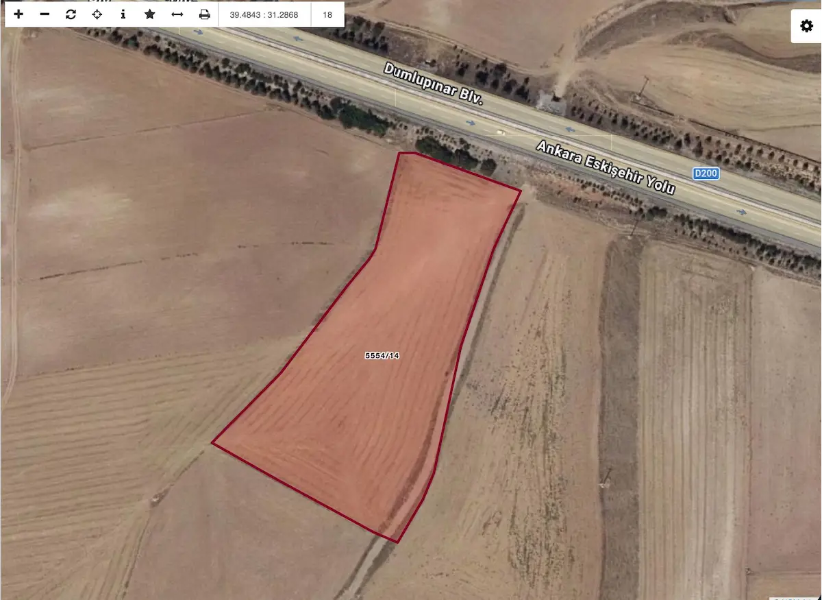 ANKARA-ESKİŞEHİR D200 KARAYOLUNA CEPHELİ MÜSTAKİL PARSEL TARLA (5554/14)