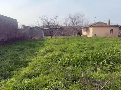 REMAX ADVANTAGE'DAN İÇİNDE KÖY EVİ BULUNAN SATILIK ARSA