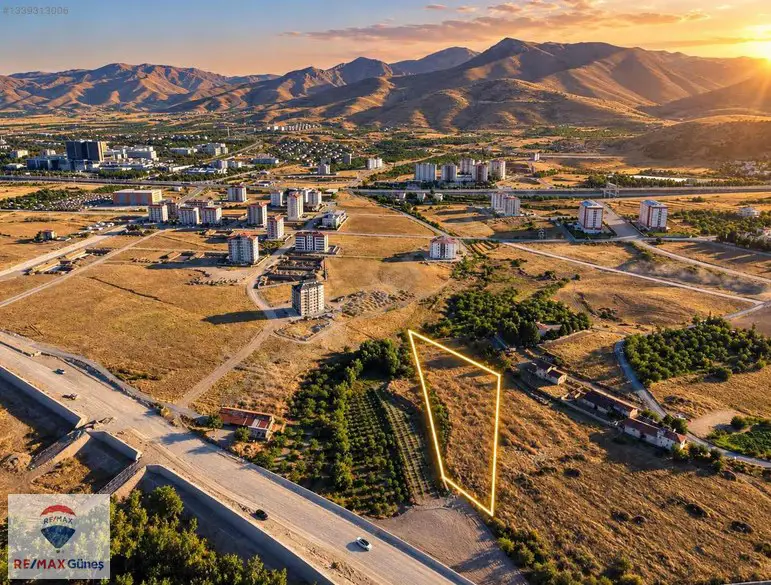 BULGURLU'DA 2031 M² TİCARİ+KONUT İMARLI KÖŞE PARSEL
