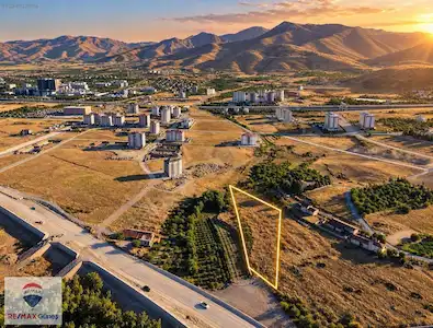 BULGURLU'DA 2031 M² TİCARİ+KONUT İMARLI KÖŞE PARSEL