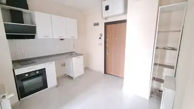 YENİBAĞLAR’DA 6. KAT 1+1 KİRALIK DAİRE | BALKONLU | MERKEZİ ISITMA (PAY ÖLÇER)