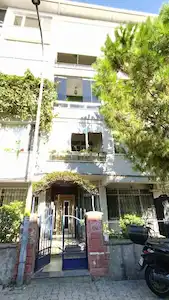 ÜSKÜDAR’DA GİRİŞ KAT 3+1 | 135 M² BRÜT | BALKONLU | MERKEZİ ISITMALI
