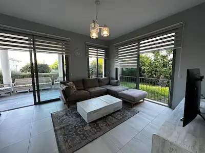 GIRNE ALSANCAK TOWN HOUSE SITESINDE EŞYALI SATILIK ÖZEL BAHÇELİ 2+1 DAIRE