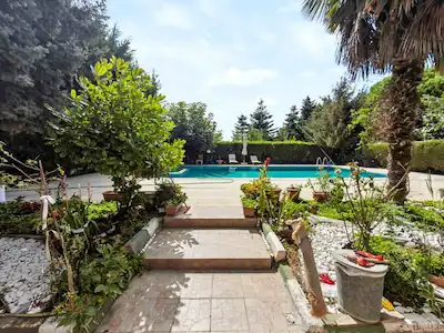 ÇATALCA ÇAKILKÖY DE 4 DÖNÜM ARAZİ İÇİNDE MUSTAKİL 9+1 SATILIK VİLLA