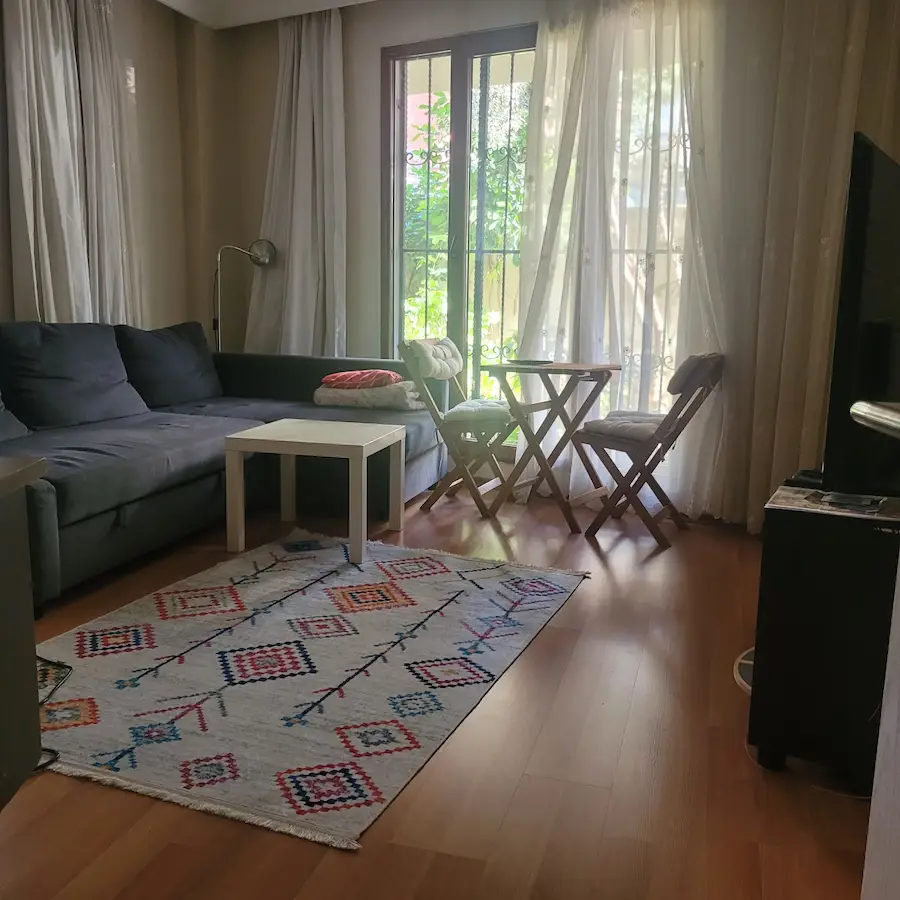 KÜÇÜKYALI 'DA EŞYALI 1+1 KİRALIK DAİRE | BAHÇE KATI, ÇİFT WC