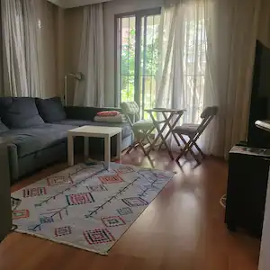 KÜÇÜKYALI 'DA EŞYALI 1+1 KİRALIK DAİRE | BAHÇE KATI, ÇİFT WC