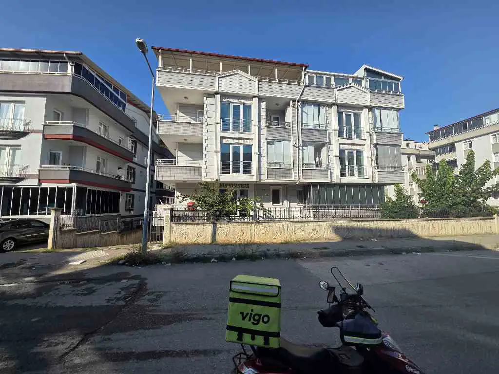 REMAX PARLA DAN TRANVAY ALTI KİRALİK 3+1 DAİRE