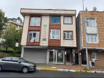 EYÜP ALİBEYKÖY ÇIRÇIR ULUDAĞ CADDE ÜZERİ DEPOLU VE BAHÇELİ DÜZ GİRİŞ KAT İŞ YERİ LAVABO WC MEVCUT