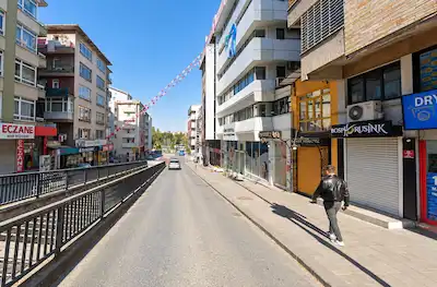 ESAT CADDESİNDE VİTRİNLİ KULLANIMA HAZIR MASRAFSIZ 80M² İŞYERİ